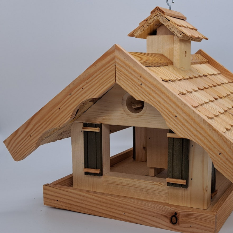 Vogelhaus aus Lärchenholz mit Stand