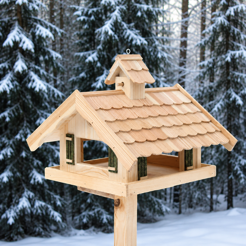 Vogelhaus aus Fichtenholz mit Lärchenholzdach