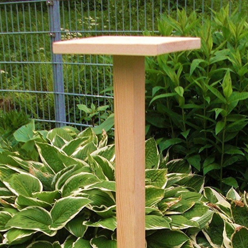 Vogelhaus aus Fichtenholz mit Lärchenholzdach