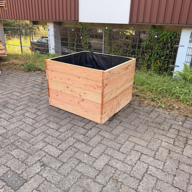 Hochbeet aus Massivholz für Garten und Terrasse