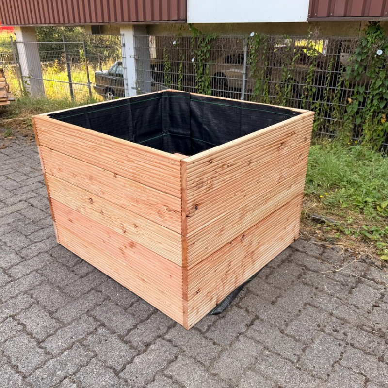 Hochbeet aus Massivholz für Garten und Terrasse