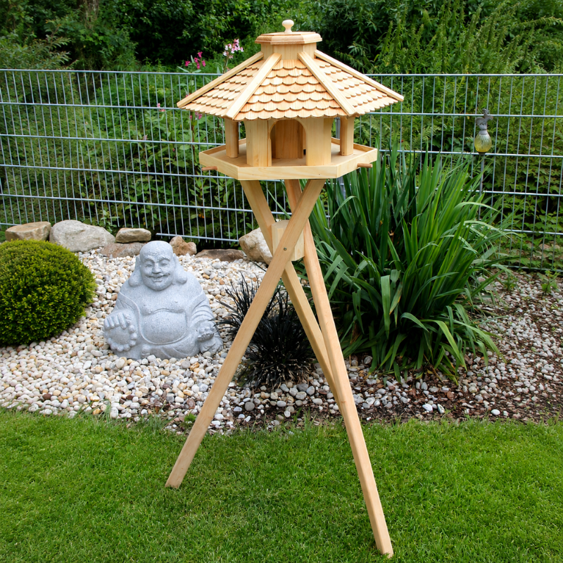 Vogelhaus aus Lärchenholz mit Stand